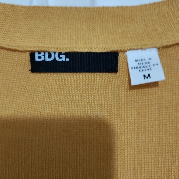 BDG. Long dark yellow button front sweater women's medium front pockets - Picture 3 of 6